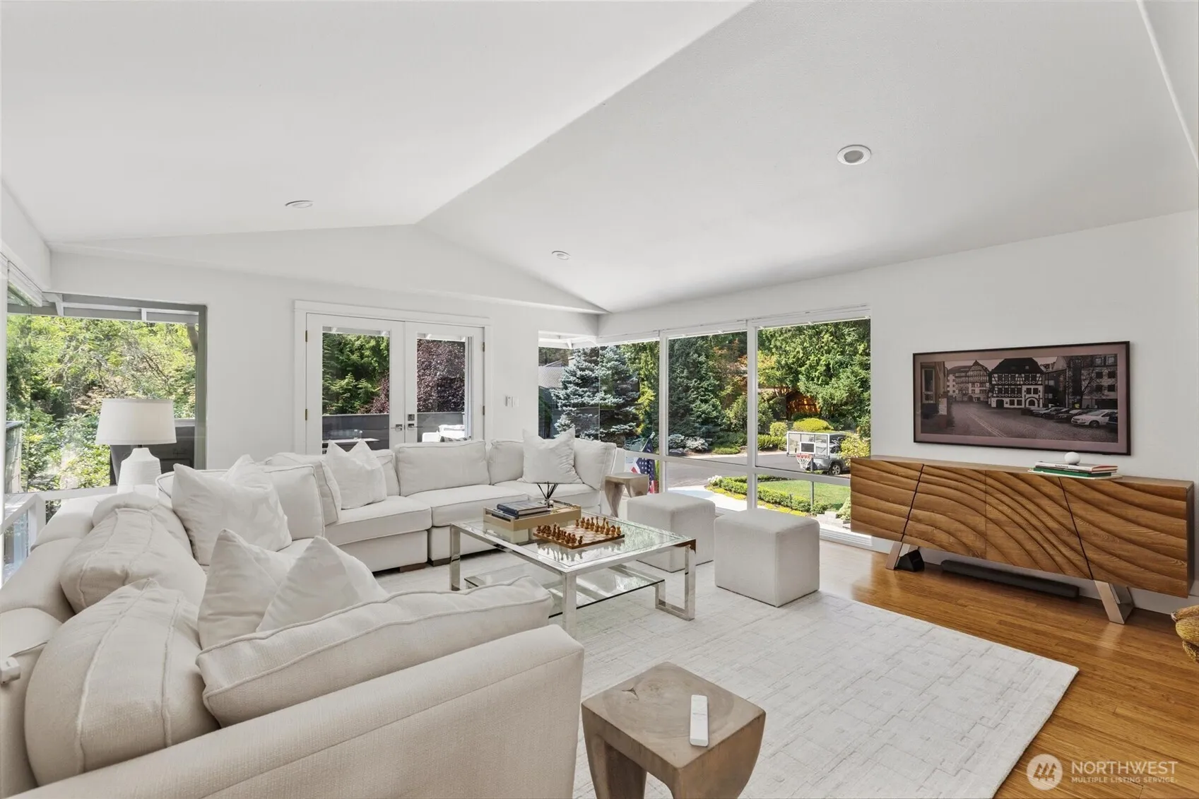 Property photo for 2202 Sahalee Drive E, Sammamish photo 3