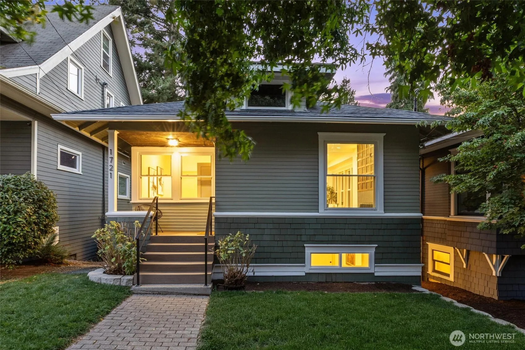 Property photo for 1721 3rd Avenue N, Seattle photo 2