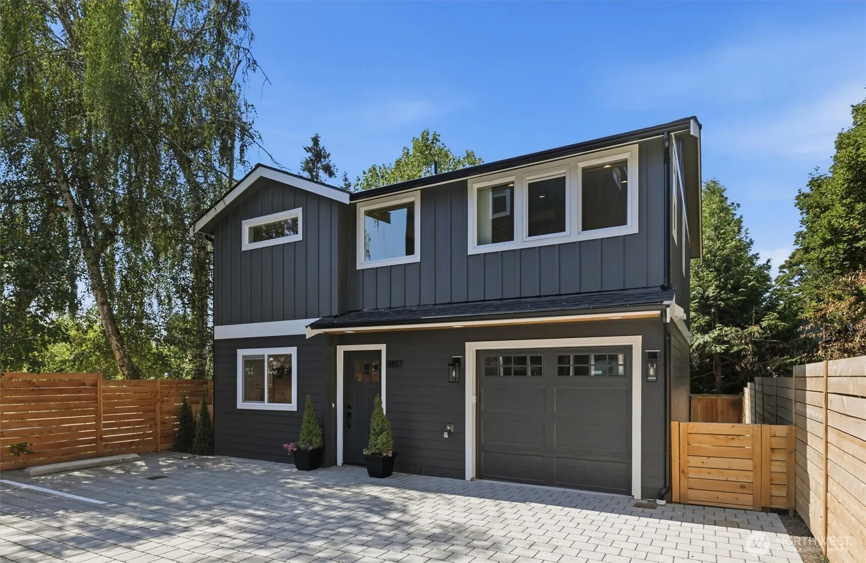 Property photo for 8817 Densmore Avenue N, Seattle photo 3