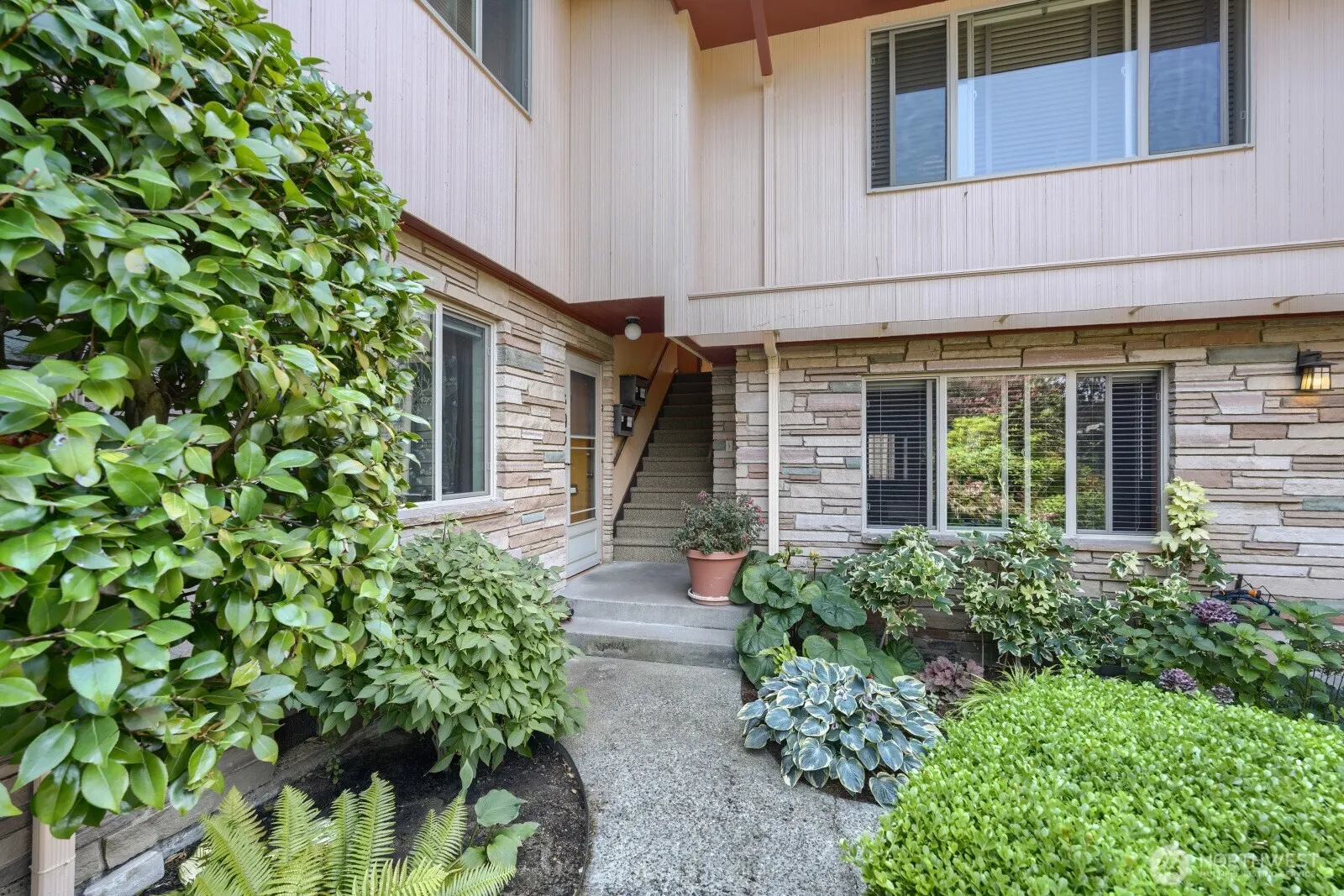 Property photo for 503 B E Harrison Street, Seattle photo 5