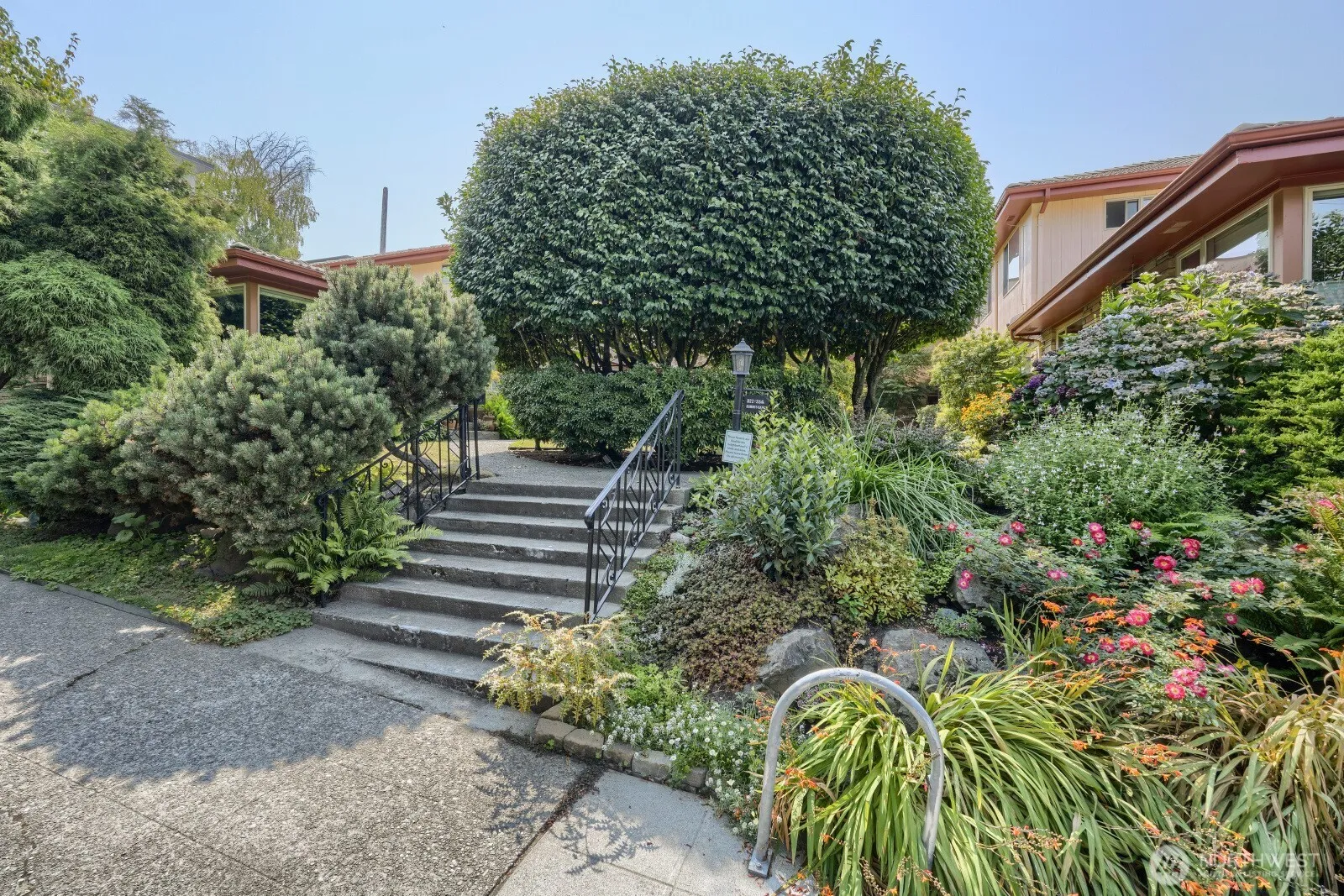 Property photo for 503 B E Harrison Street, Seattle photo 2
