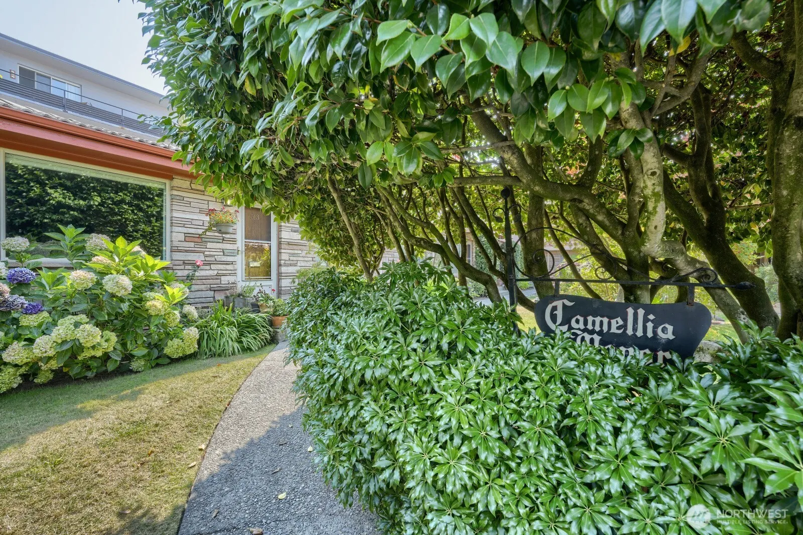 Property photo for 503 B E Harrison Street, Seattle photo 3