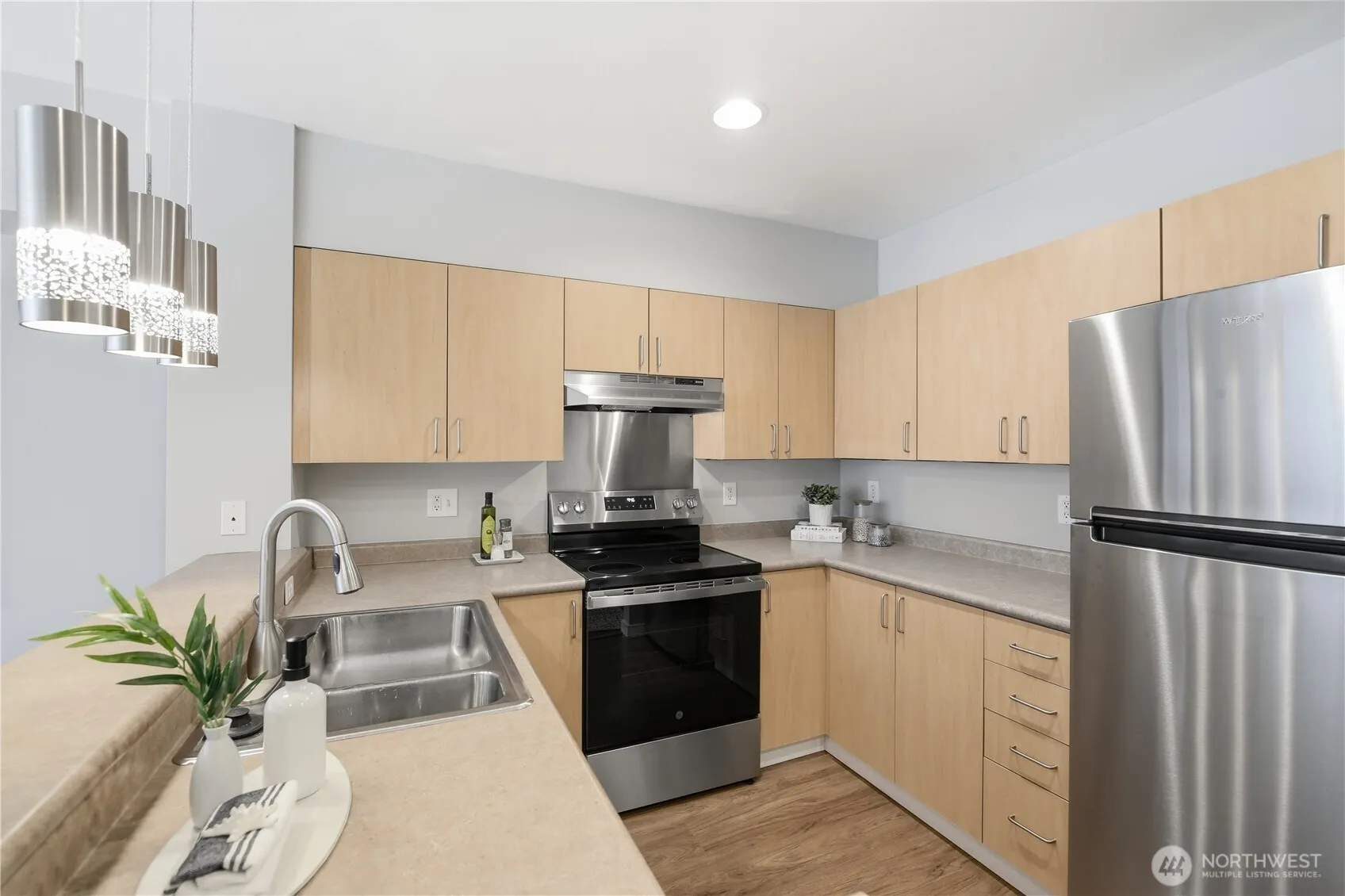 Property photo for 19500 Ballinger Wy Ne #204, Shoreline photo 4