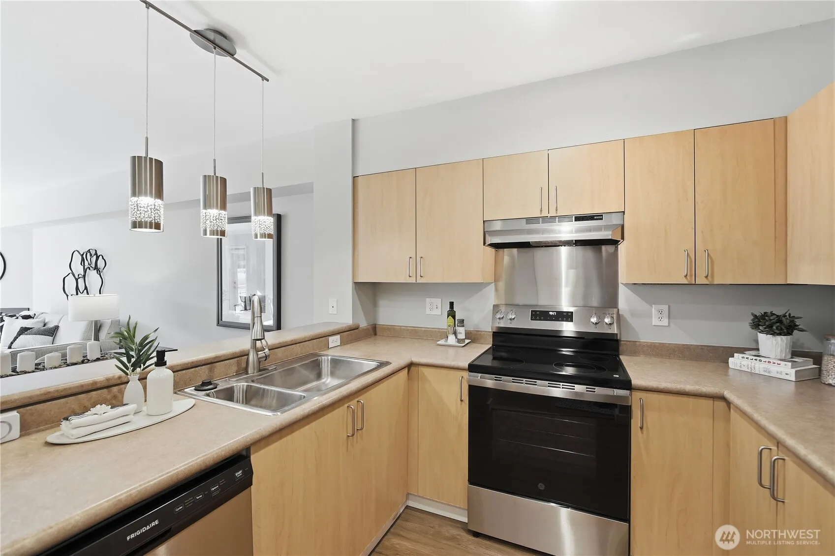 Property photo for 19500 Ballinger Wy Ne #204, Shoreline photo 5