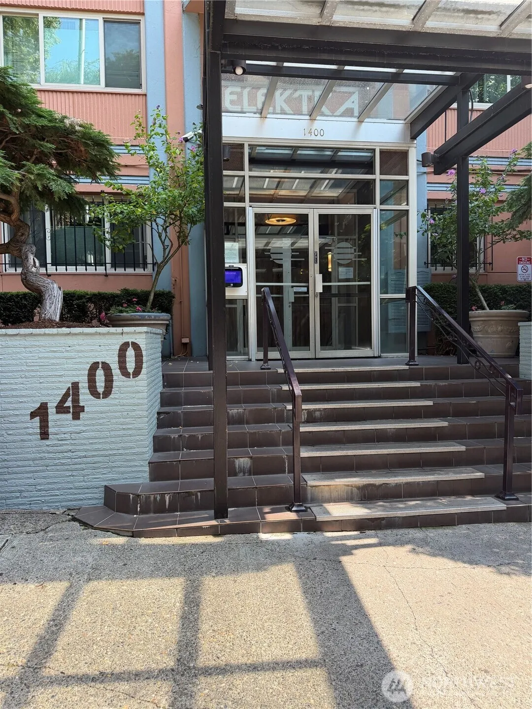Property photo for 1400 Hubbell Place #814, Seattle photo 2