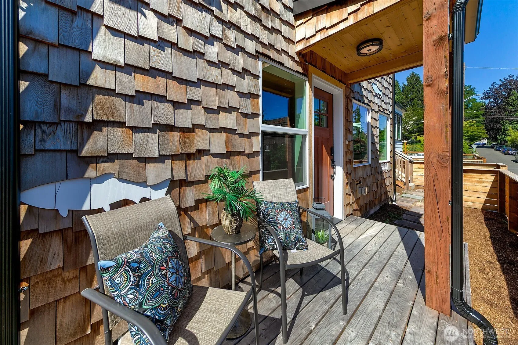 Property photo for 330 Ne Elk Place, Seattle photo 2