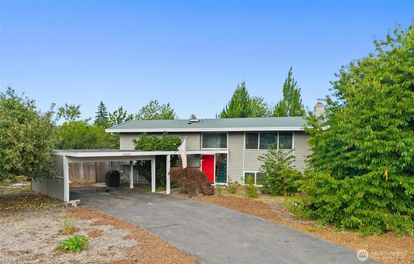 Property photo for 14309 Golden Given Road E, Tacoma photo 2