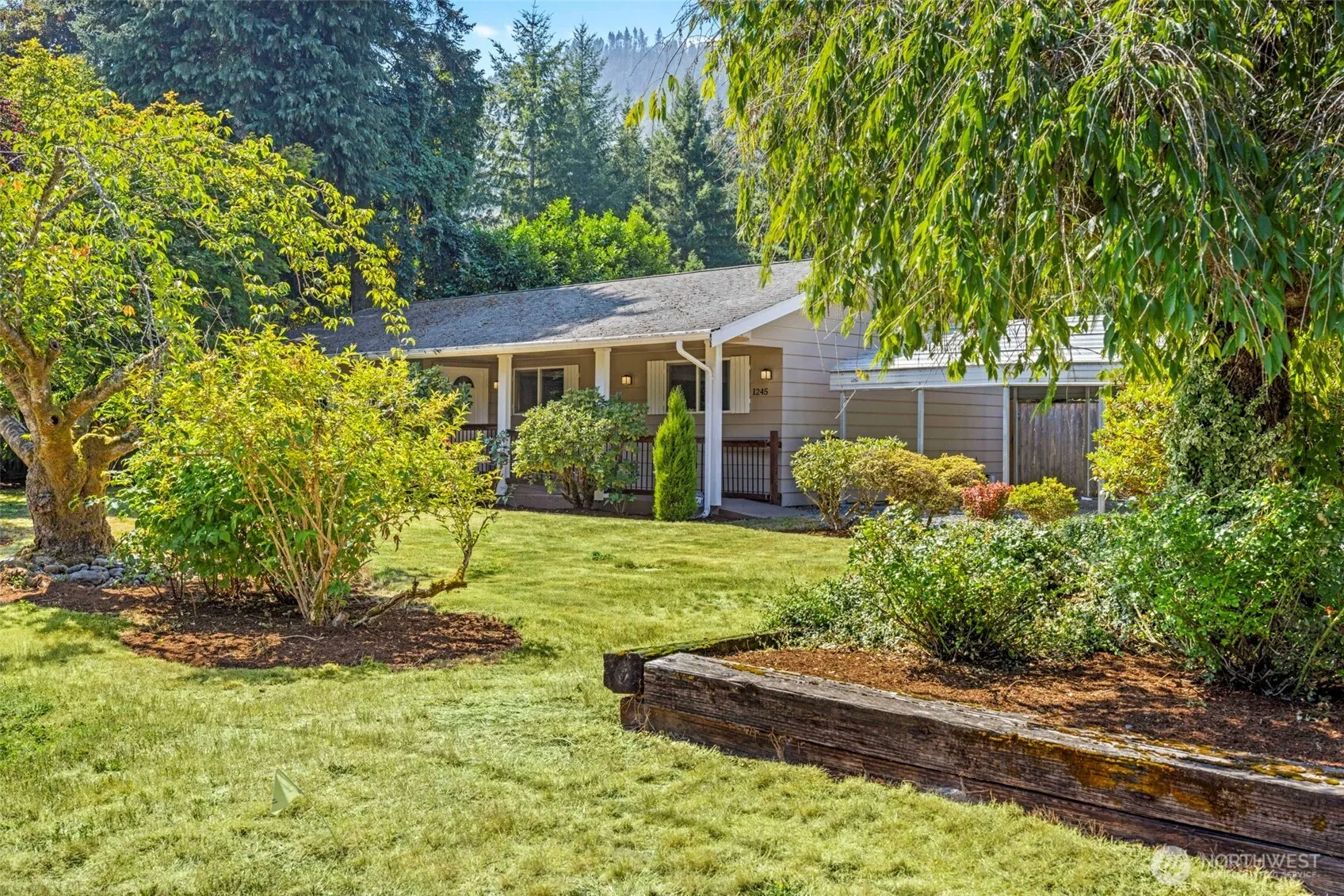 Property photo for 1245 6th Avenue Se, Issaquah photo 2