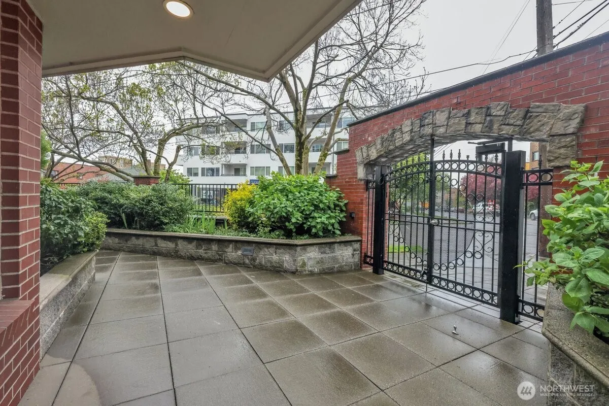 Property photo for 530 4th Avenue W #410, Seattle photo 3