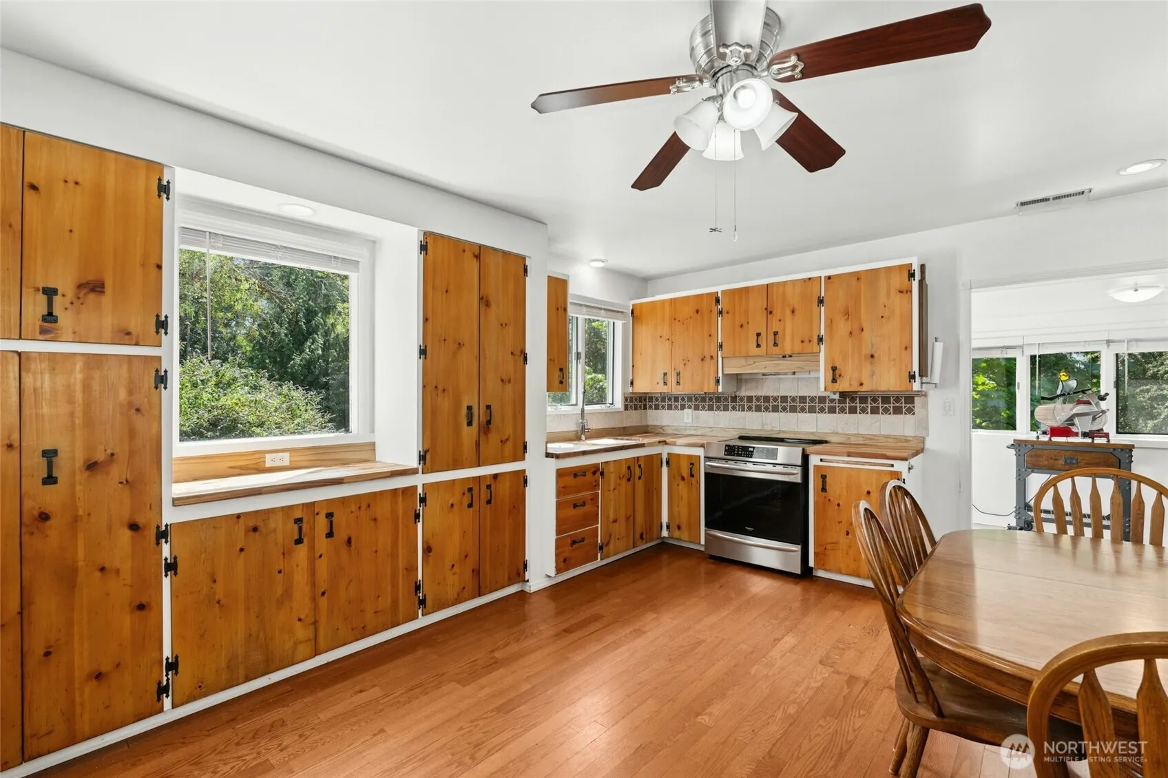 Property photo for 18011 83rd Avenue Ne, Kenmore photo 5