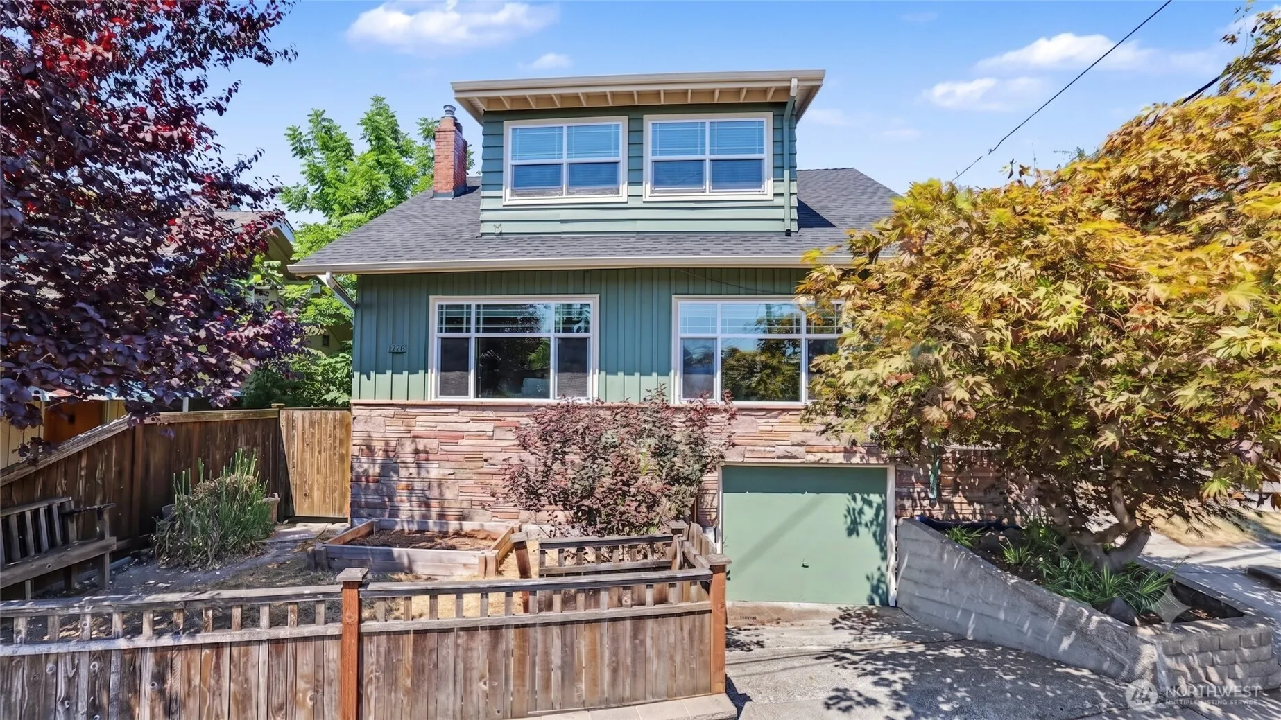 Property photo for 1326 N 40th Street, Seattle photo 2
