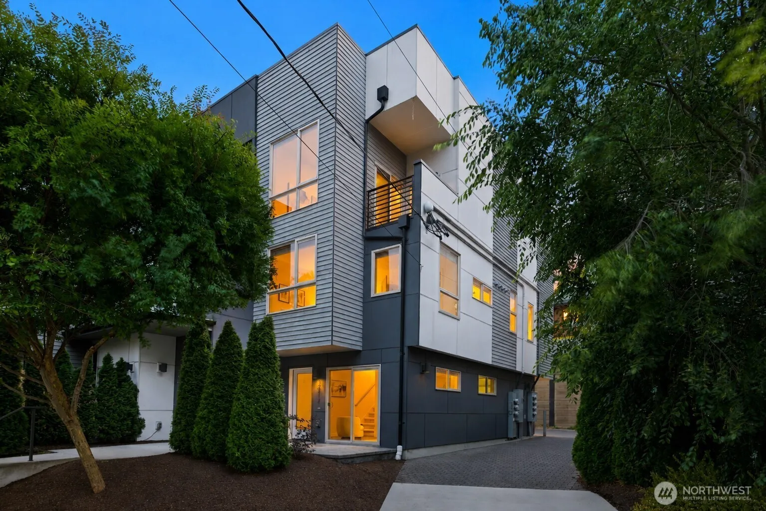 Property photo for 3817 Gilman Avenue W, Seattle photo 2