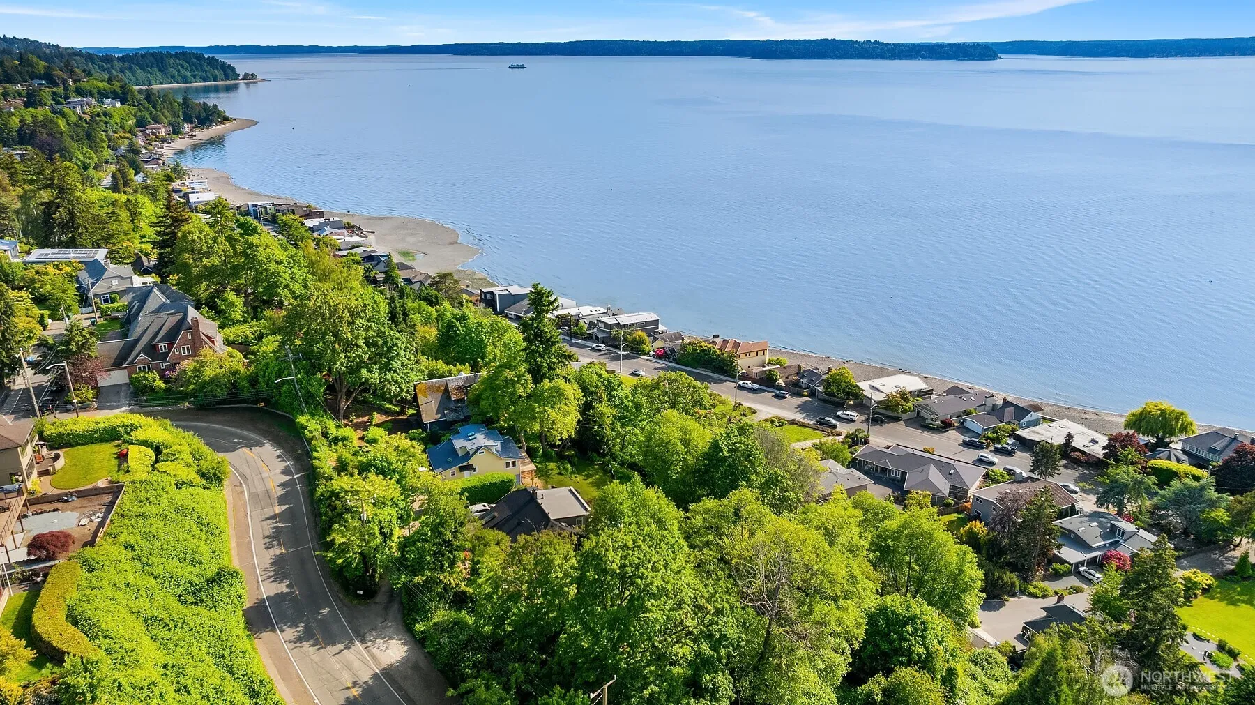 Property photo for 5215 Sw Jacobsen Road, Seattle photo 3