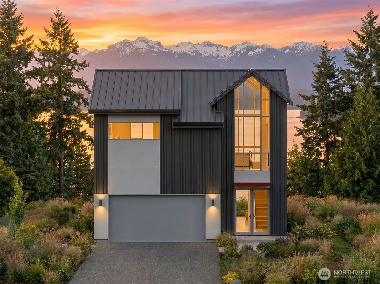 Property photo for 5211 Sw Jacobsen Road, Seattle