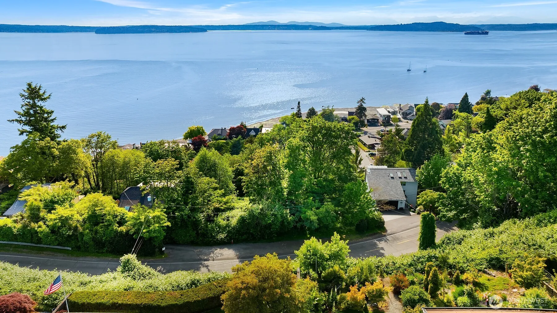 Property photo for 5211 Sw Jacobsen Road, Seattle photo 2