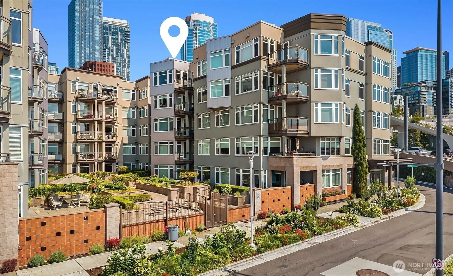Property photo for 1900 Alaskan Way #504, Seattle photo 2
