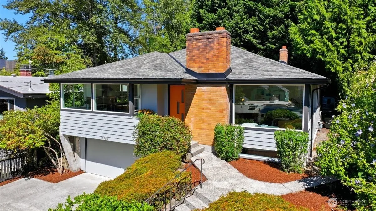 Property photo for 10705 41st Place Ne, Seattle photo 2
