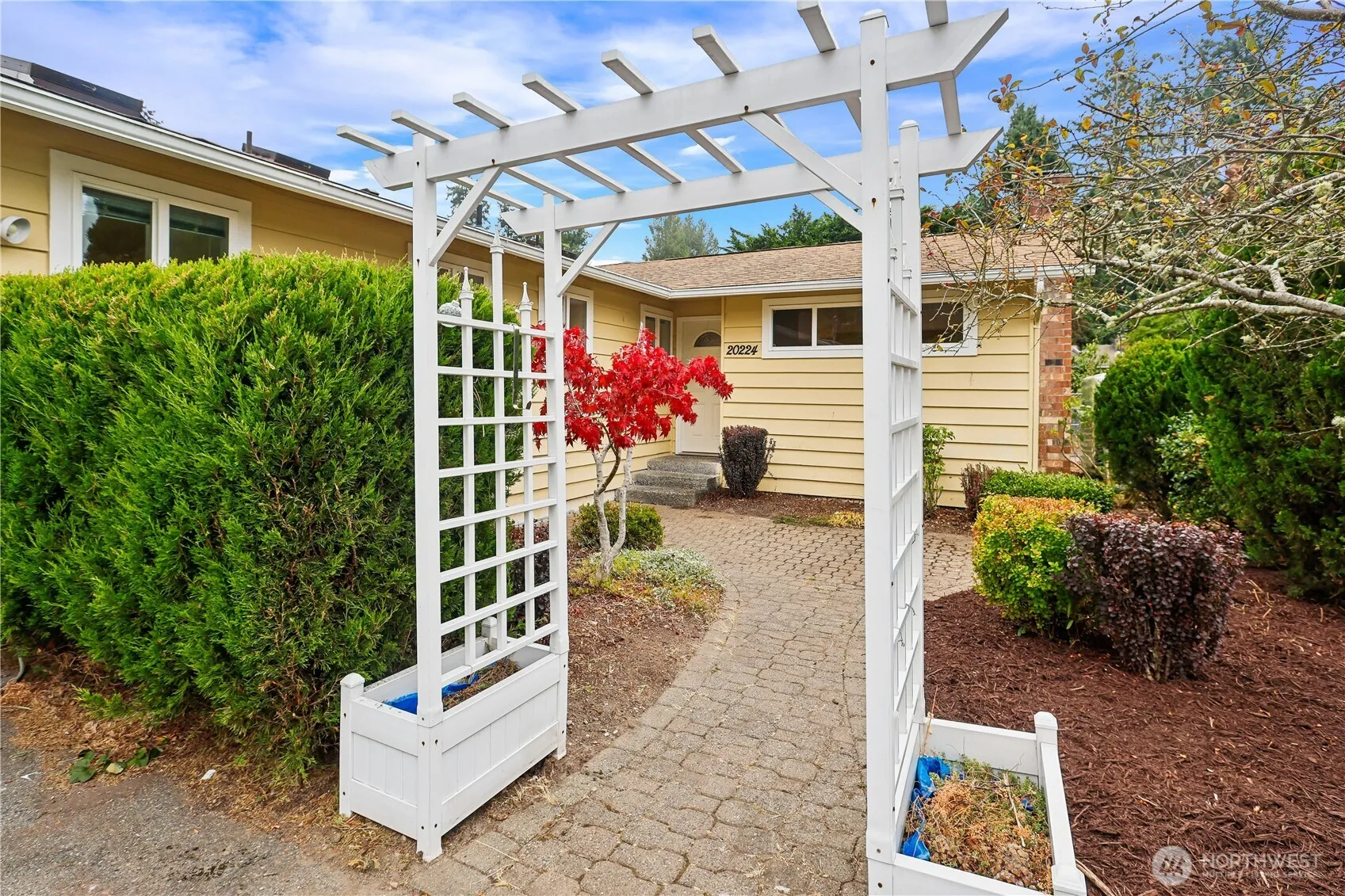 Property photo for 20224 Greenwood Ave N, Shoreline photo 2