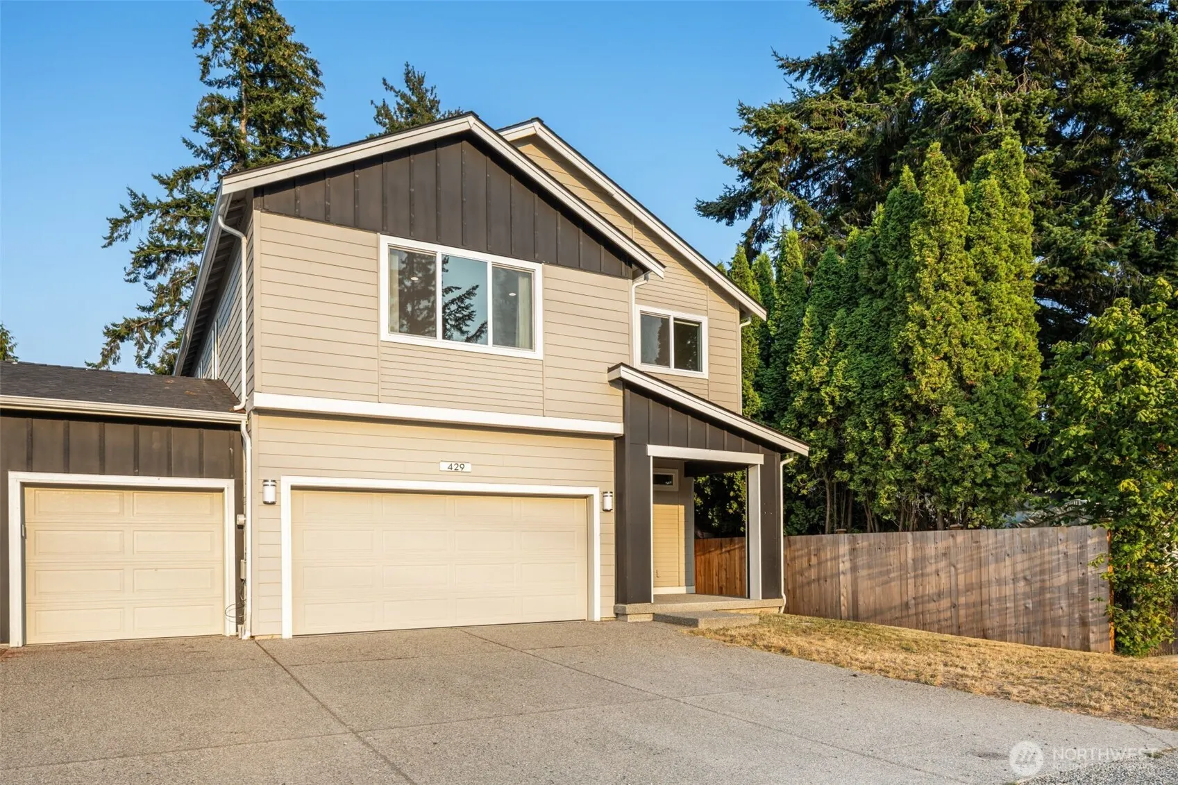 Property photo for 429 Logan Road #2, Lynnwood photo 2