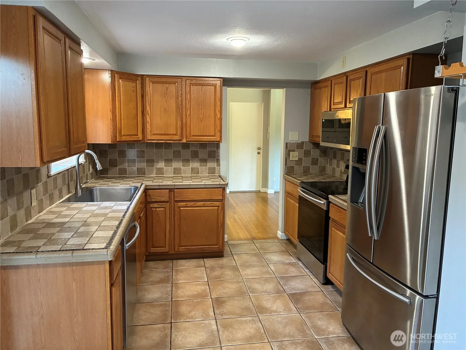Property photo for 2333 Edmunds Avenue Ne, Renton photo 4