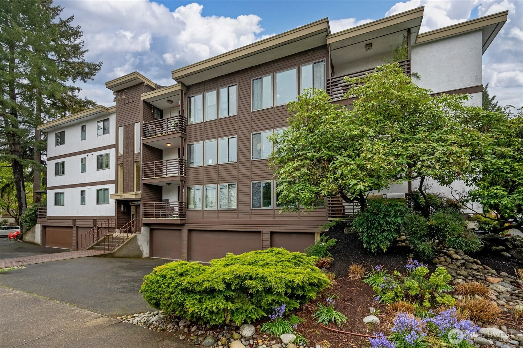 Property photo for 3505 W Government Way #202, Seattle photo 2