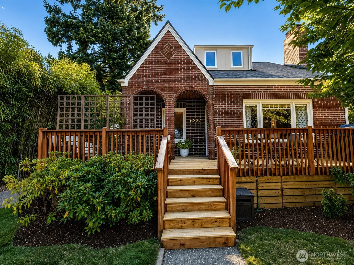 Property photo for 6327 34th Avenue Sw, Seattle photo 2