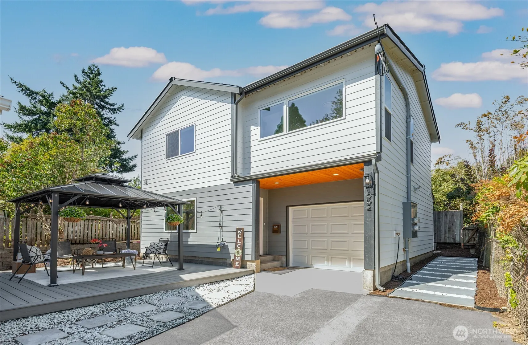 Property photo for 654 Nw 53 Street, Seattle photo 2