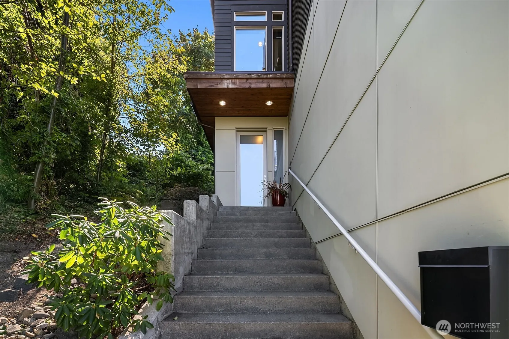Property photo for 4025 Burton Place W, Seattle photo 2