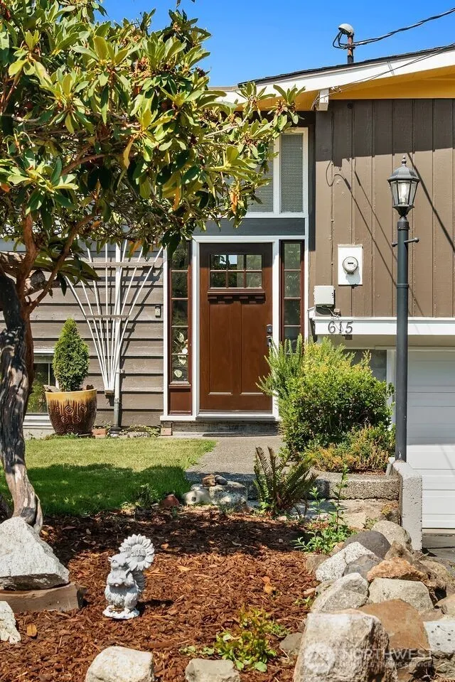 Property photo for 615 Pierce Lane Ne, Tacoma photo 2