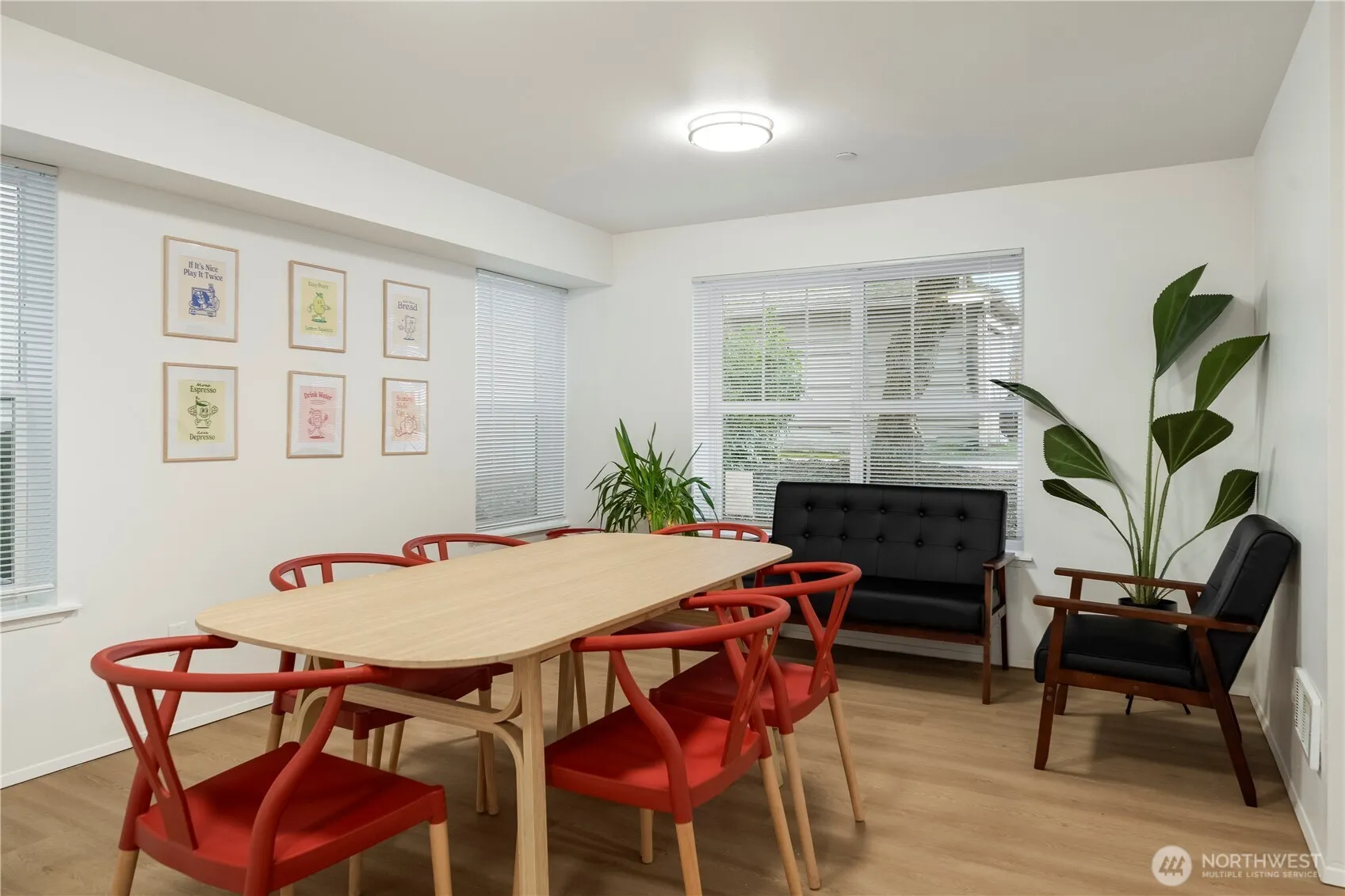 Property photo for 5612 C Roosevelt Way Ne, Seattle photo 4