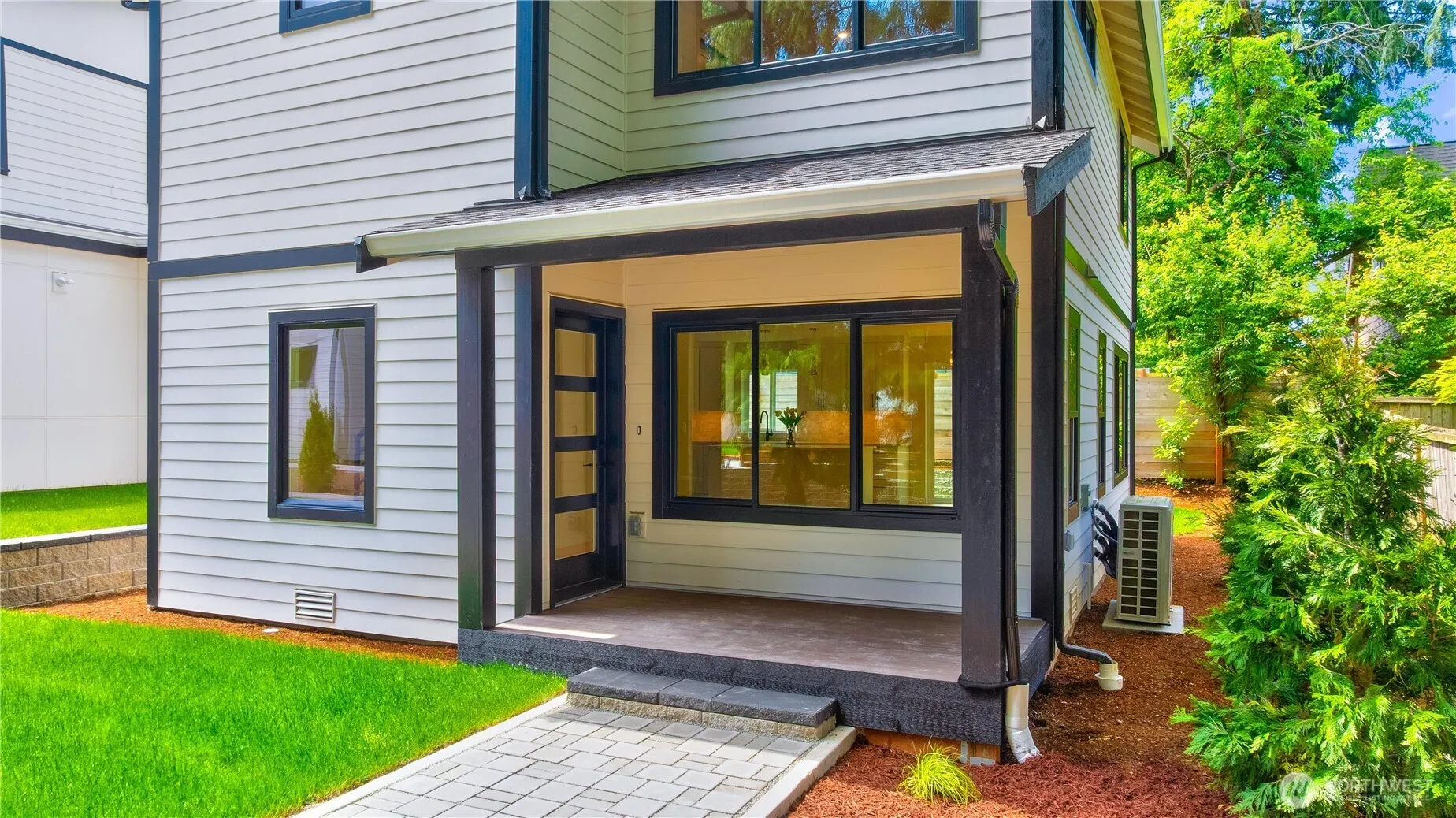 Property photo for 12644 Ne 80th Street, Kirkland photo 2