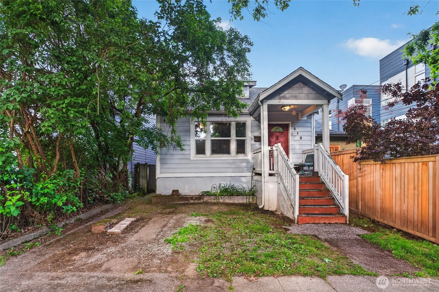 Property photo for 312 26th Avenue S, Seattle photo 3