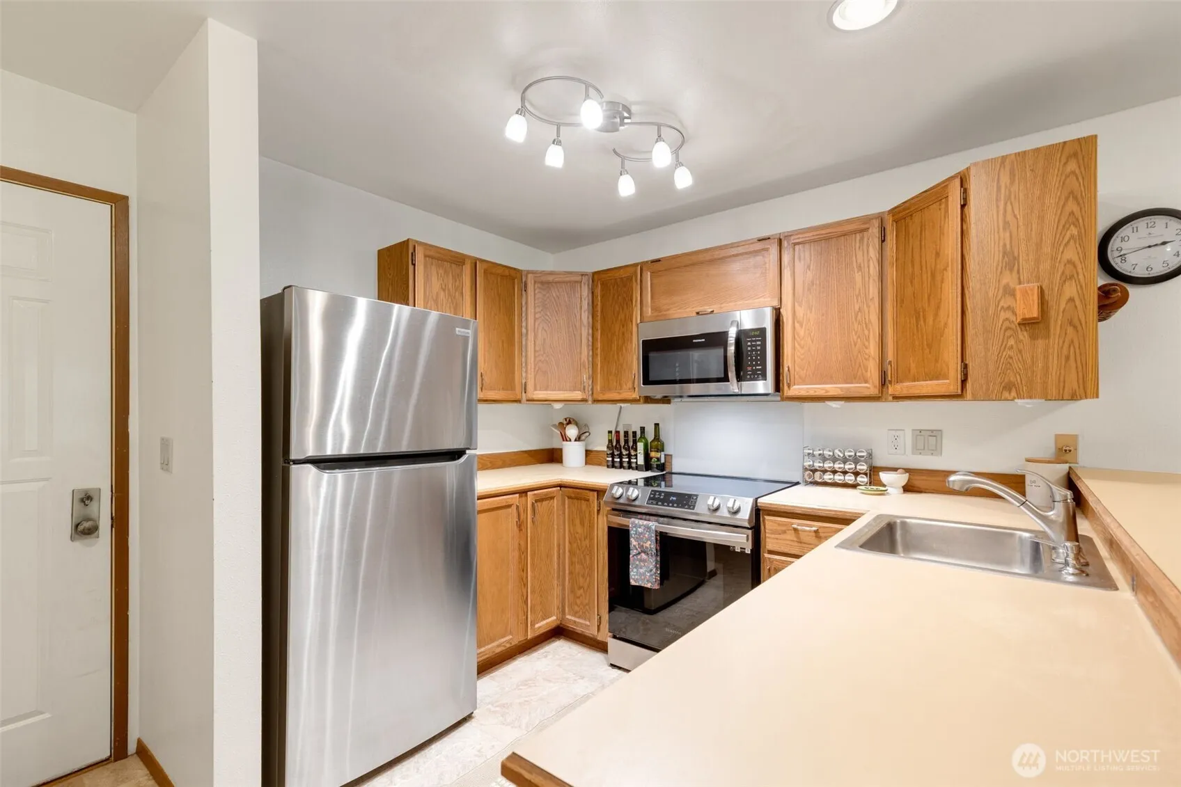 Property photo for 12027 15th Avenue Ne #304, Seattle photo 5
