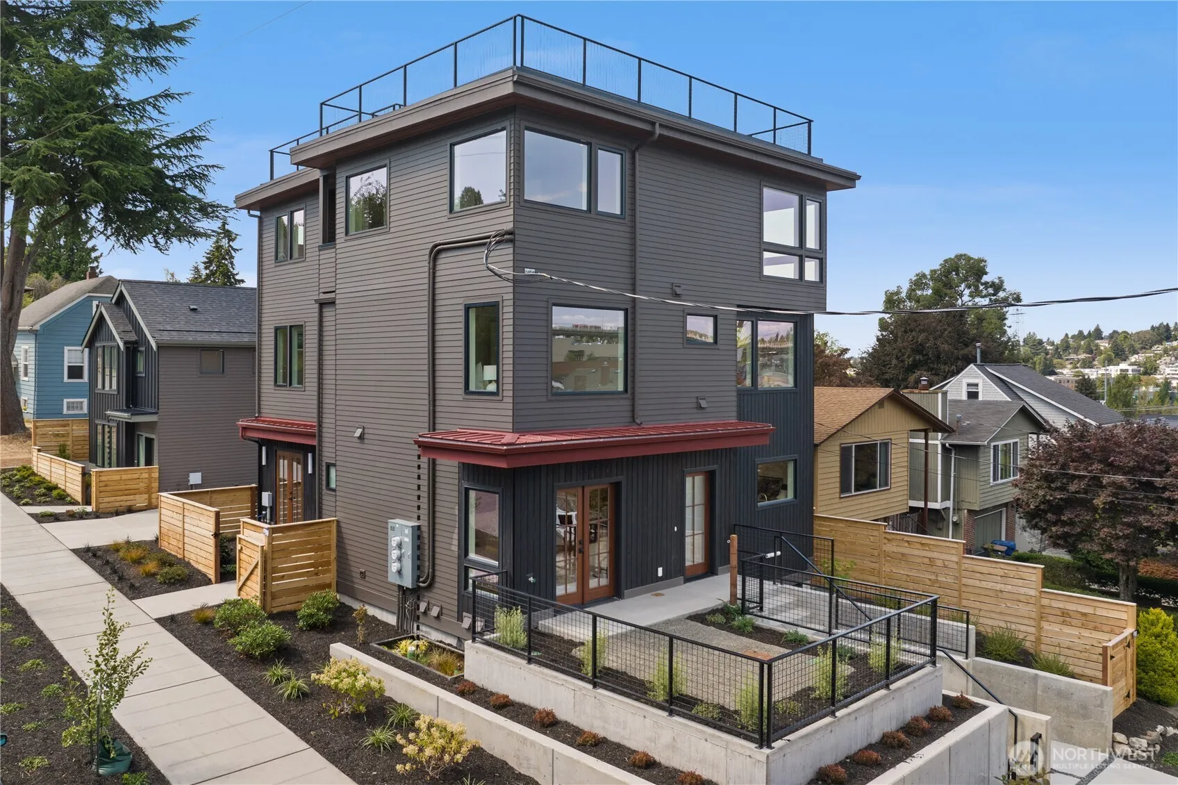Property photo for 2903 3rd Avenue N, Seattle photo 2