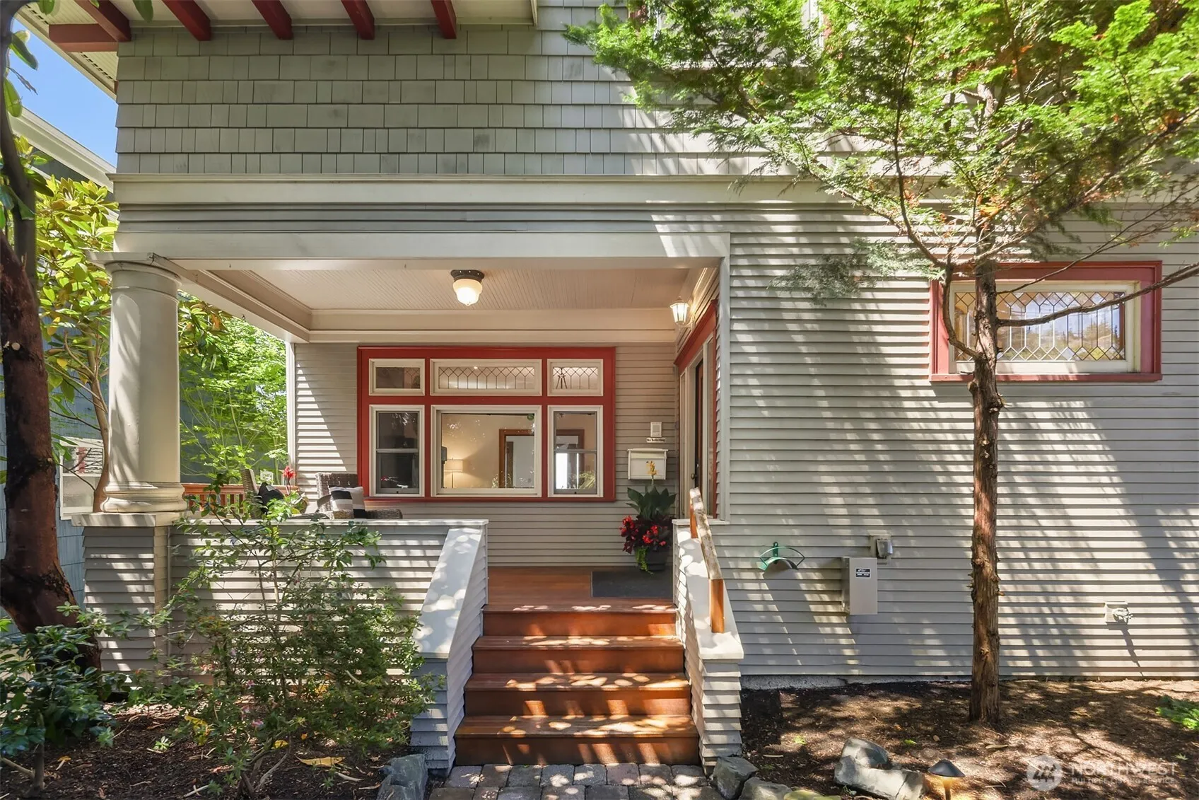 Property photo for 1411 10th Avenue W, Seattle photo 3