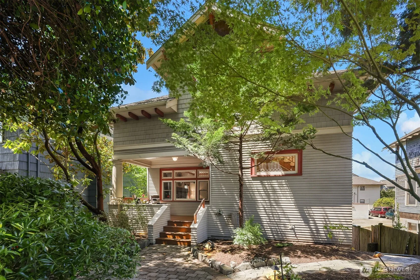 Property photo for 1411 10th Avenue W, Seattle photo 2