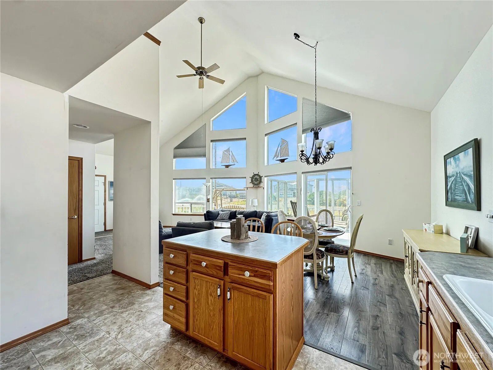 Property photo for 1050 Ocean Shores Boulevard, Ocean Shores photo 5