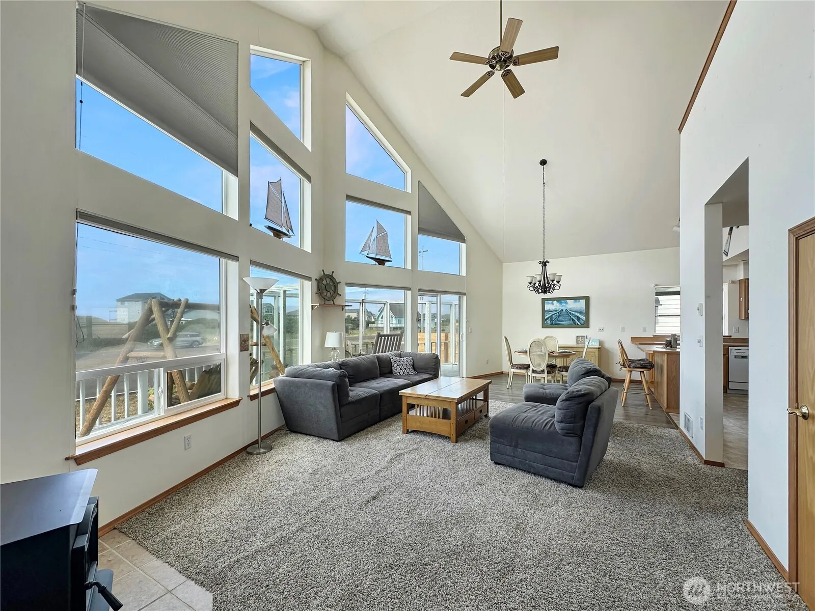 Property photo for 1050 Ocean Shores Boulevard, Ocean Shores photo 3