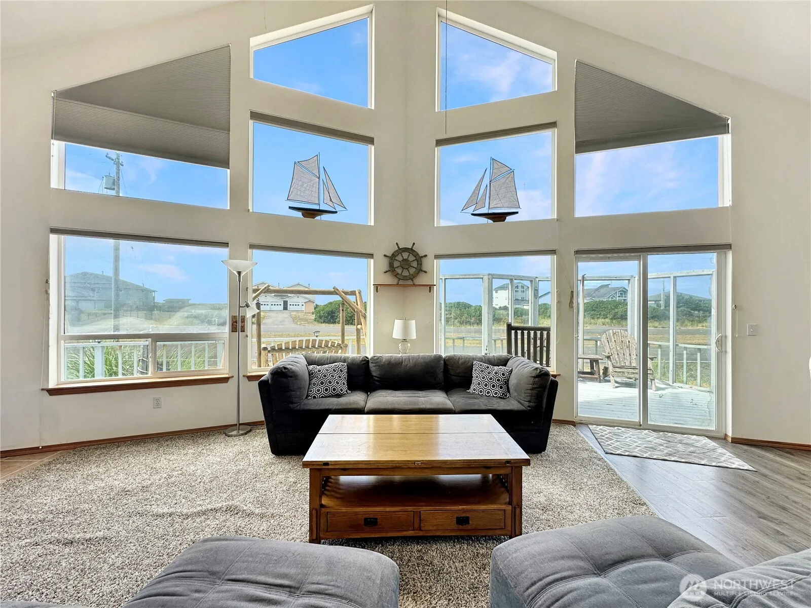 Property photo for 1050 Ocean Shores Boulevard, Ocean Shores photo 4