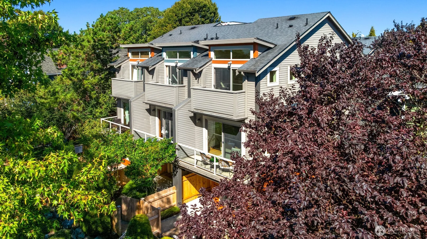 Property photo for 2340 44th Avenue Sw #c, Seattle photo 2