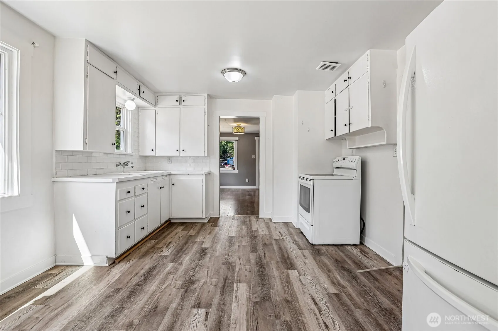 Property photo for 6925 52nd Avenue W, University Place photo 2