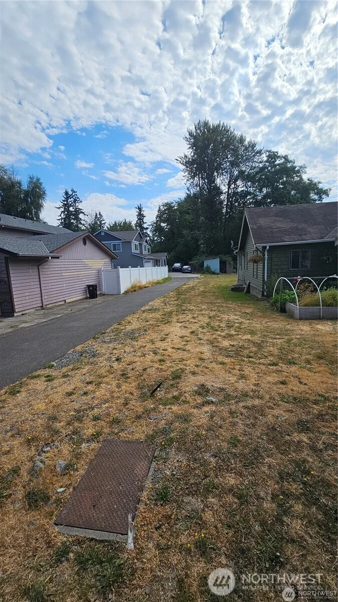 Property photo for 18534 Stone Avenue N, Shoreline photo 3