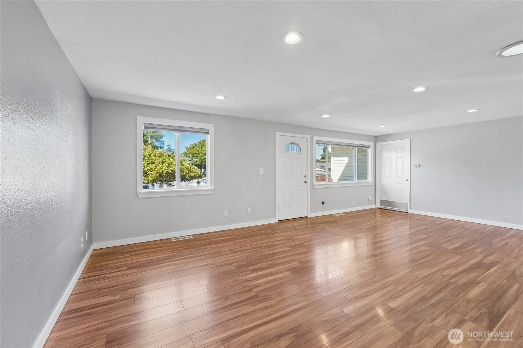 Property photo for 1413 S 276th Place, Des Moines photo 4