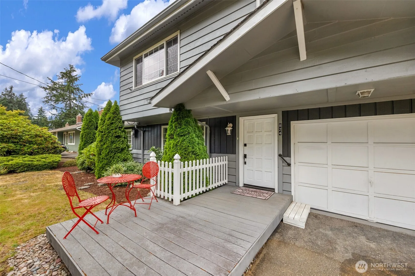 Property photo for 824 Ne 194th Street, Shoreline photo 2