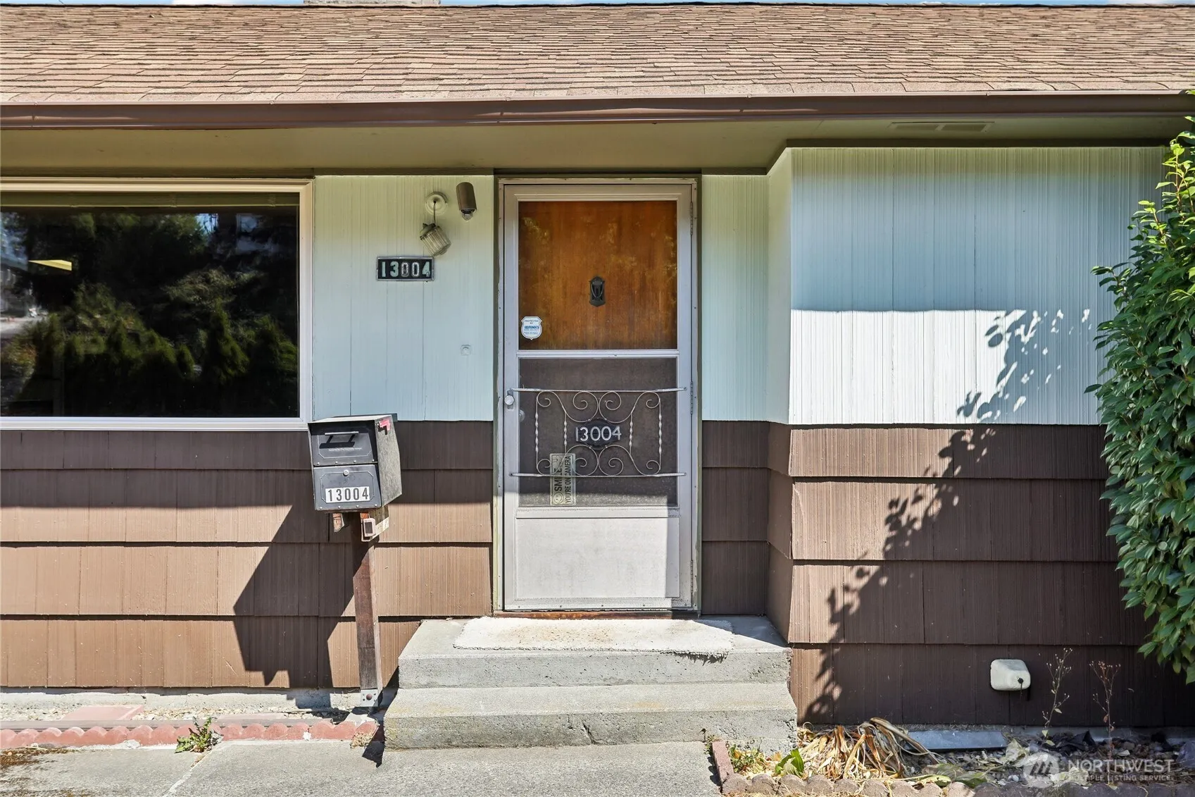 Property photo for 13004 Ambaum Boulevard Sw, Burien photo 3