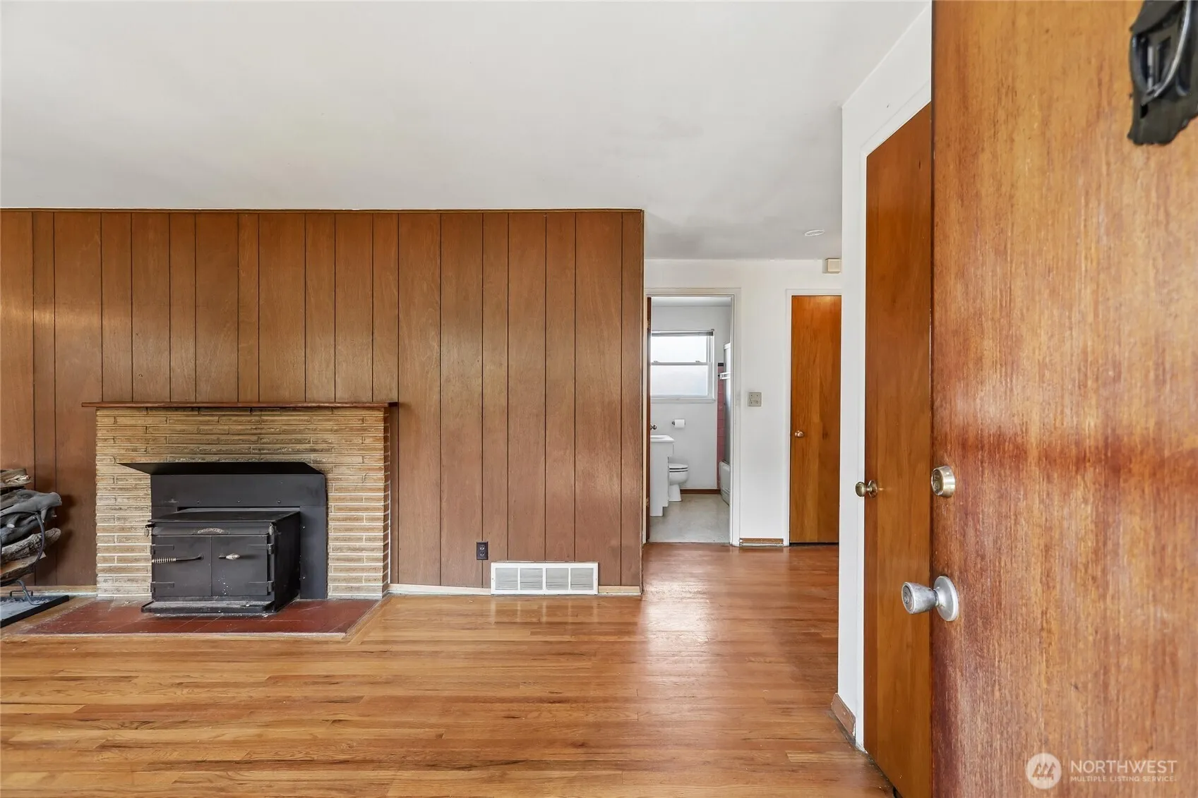 Property photo for 13004 Ambaum Boulevard Sw, Burien photo 4
