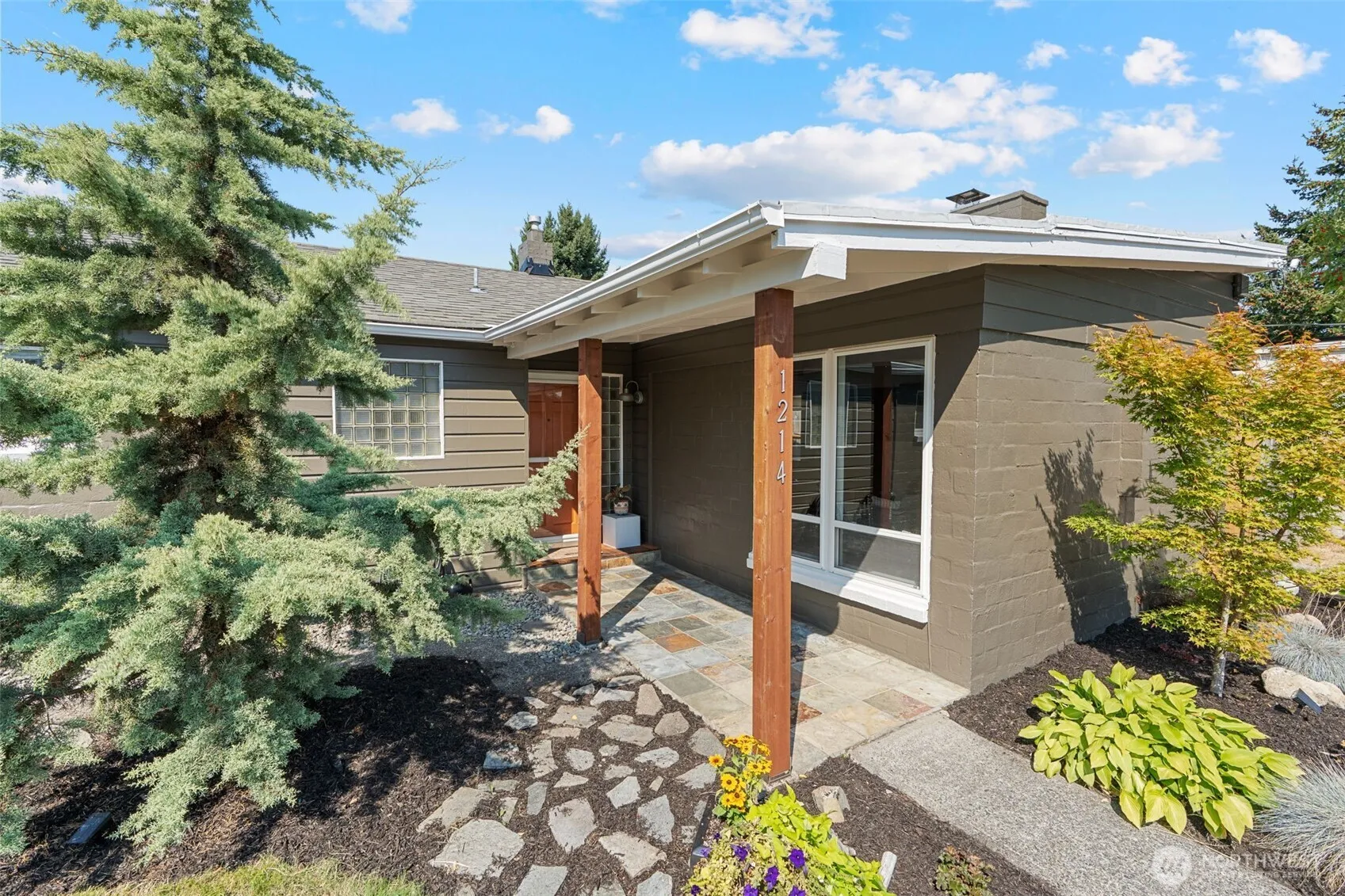 Property photo for 1214 N Monroe Street, Tacoma photo 2