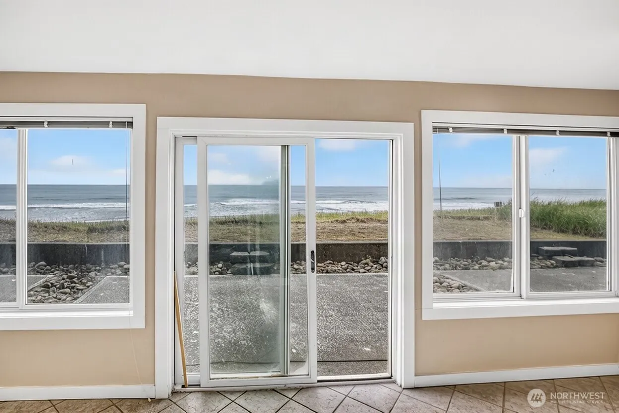 Property photo for 1443 Ocean Shores Boulevard Sw #102, Ocean Shores photo 2