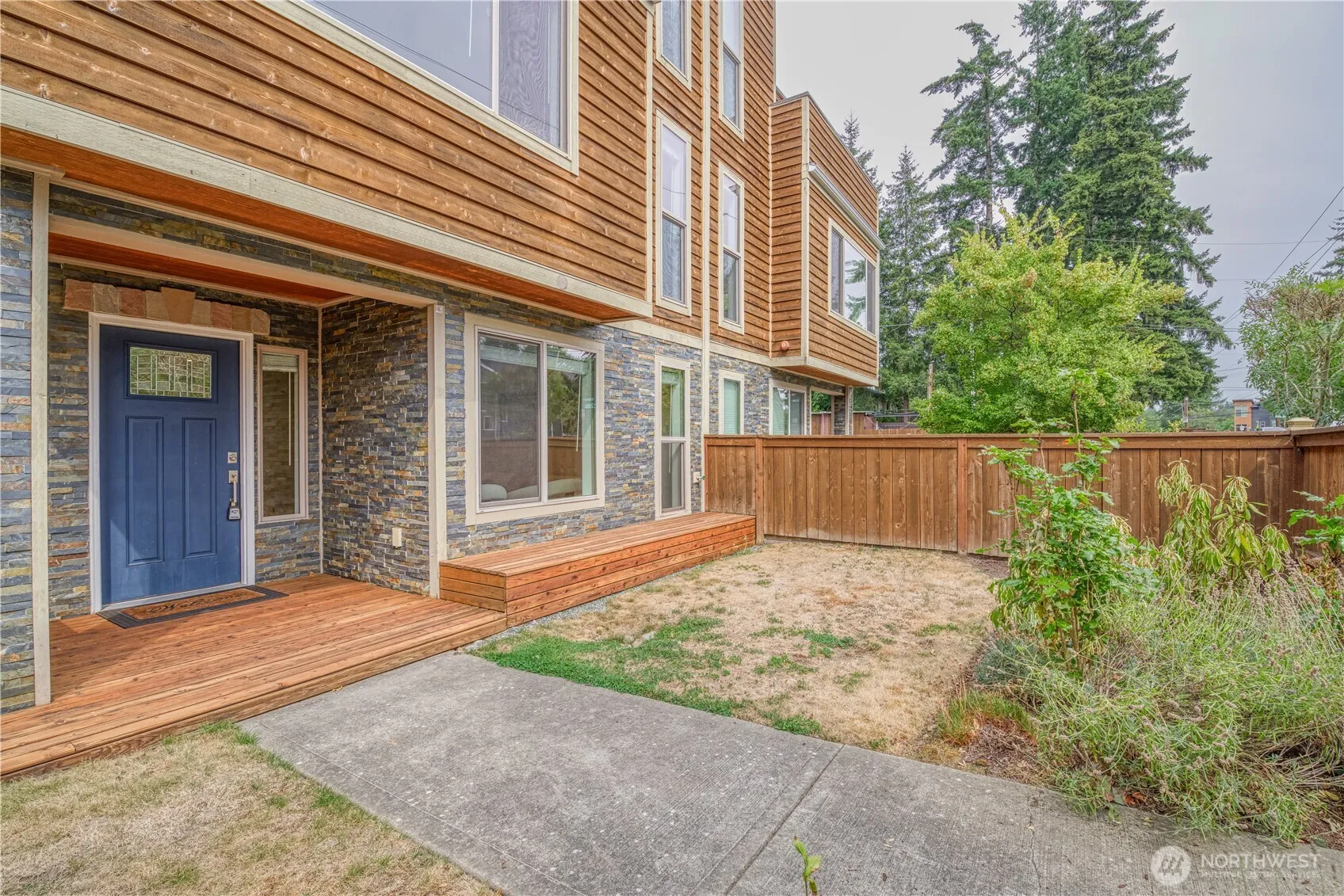 Property photo for 18507 71st Avenue Ne, Kenmore photo 3