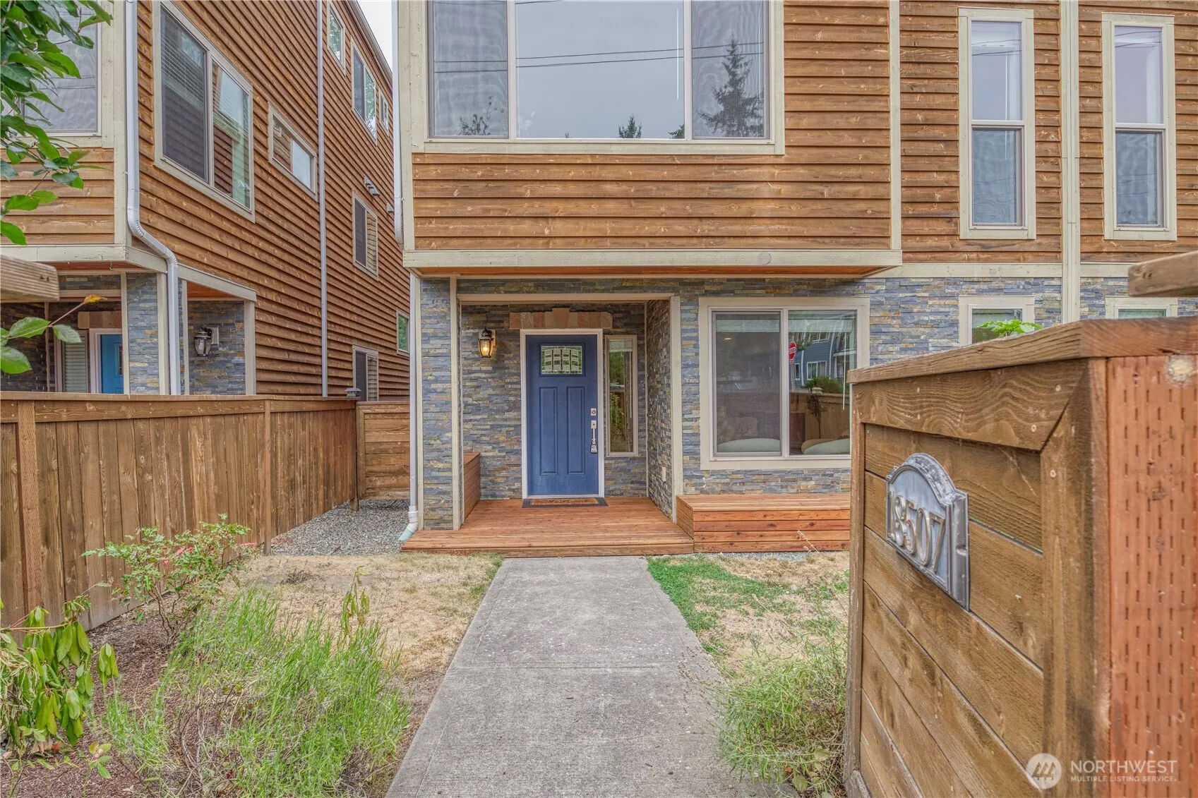 Property photo for 18507 71st Avenue Ne, Kenmore photo 2